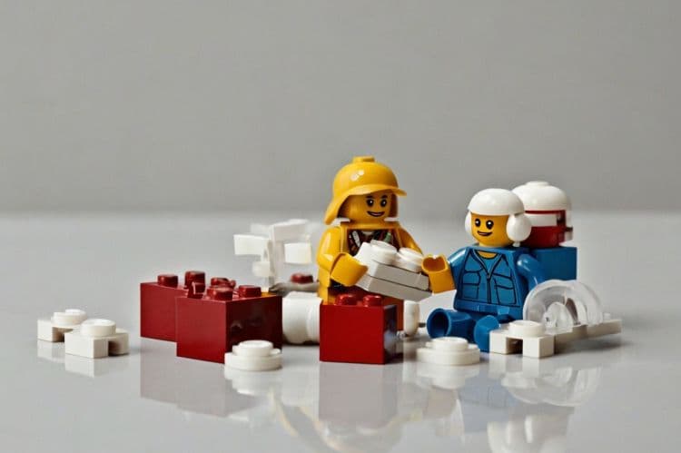 LEGO busca reducir emisiones de carbono al ligar el objetivo a las compensaciones